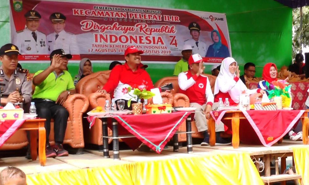 Pawai Pembangunan Petir, Bupati dan Wabup Saksikan Pertunjukkan Peserta