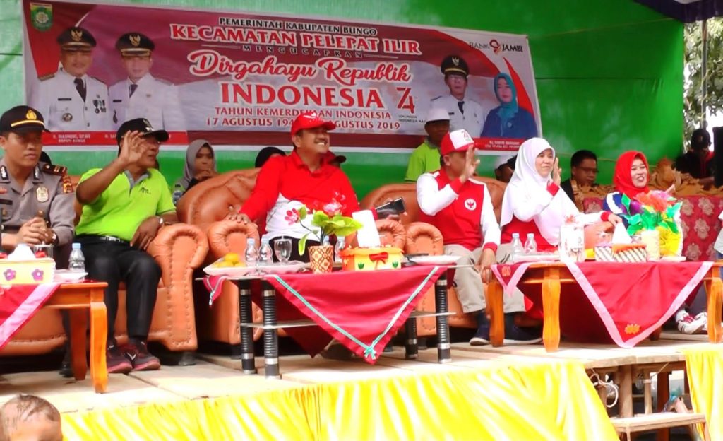 1 Pawai Pembangunan Petir, Bupati dan Wabup Saksikan Pertunjukkan Peserta