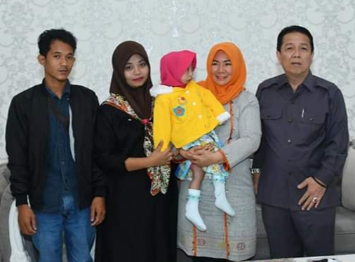 Bupati Ir.H.Syahirsyah Berangkatkan Nayla, Bocah Penderita Penyakit Langka