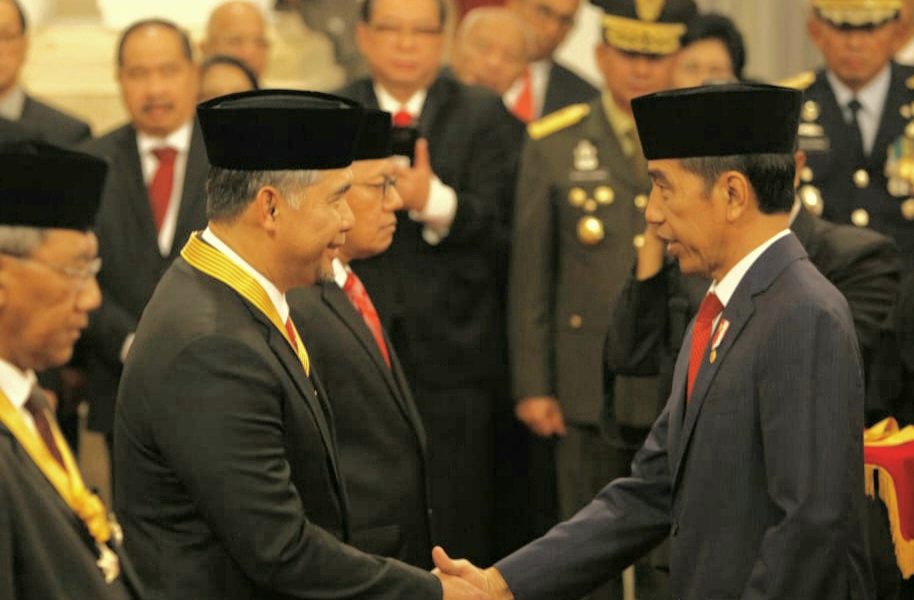 Wali Kota Jambi Syarif Fasha, Dianugerahi Bintang Jasa Pratama dari Presiden RI Joko Widodo