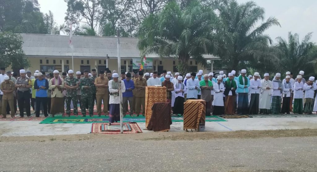 Istisqa Babinsa Muara Bulian Bersama Masyarakat Sholat Minta Hujan