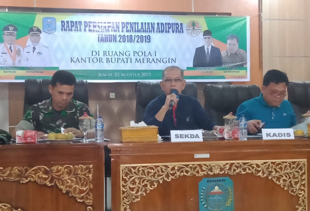 Plt Sekda Merangin H Hendri Maidalef memimpin jalannya rapat Lagi, Kota Bangko Mulai Bersih-bersih · Hadapi Penilaian Adipura 2019