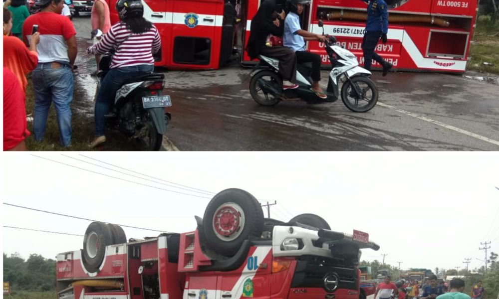 Mobil Damkar Bungo Terguling, 3 Petugas Dilarikan Kerumah Sakit