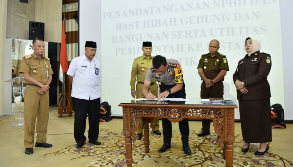 20190905_221720 Dr.H.Syarif Fasha Hadiri Penandatanganan Naskah Perjanjian Hibah Daerah
