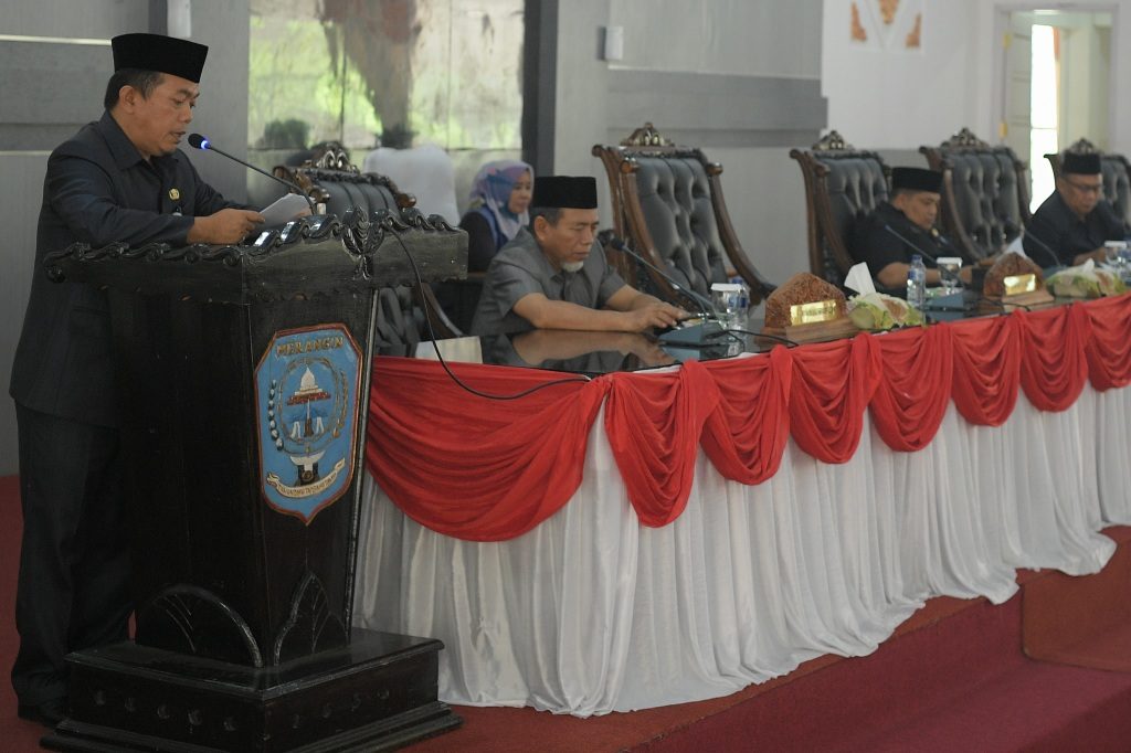 Bupati Merangin H Al Haris didampingi Wabup H Mashuri menyampaikan KUA PPAS Merangin tahun anggaran 2020 Bupati Al Haris Sampaikan KUA – PPAS Tahun Anggaran 2020