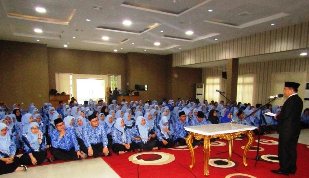 Bupati Merangin H Al Haris ketika menyampaikan sambutan, mempersilahkan pejabat yang baru dilantik duduk H Al Haris Lantik 229 Pejabat Fungsional