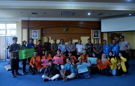 Capture Sekda Batanghari Sambut Aksi Damai Himbari Terkait Kabut Asap