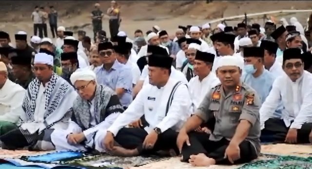 SUKANDAR BERSAMA MASYARAKAT SOLAT MINTA HUJAN.wmv snapshot 01.42 2019.10.07 11.26.56