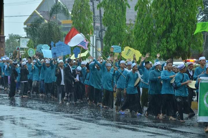WhatsApp Image 2019-10-30 at 11.56.51 Meski Diguyur Hujan, Pawai Hari Santri Nasional di Batanghari Berlangsung Meriah
