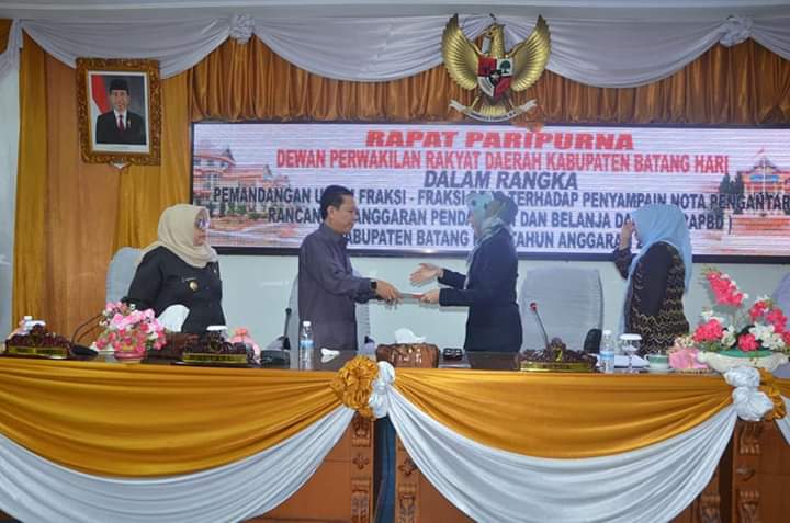 WhatsApp Image 2019-11-08 at 10.35.24 Bupati Syahirsah Hadiri Rapat Paripurna DPRD Batanghari