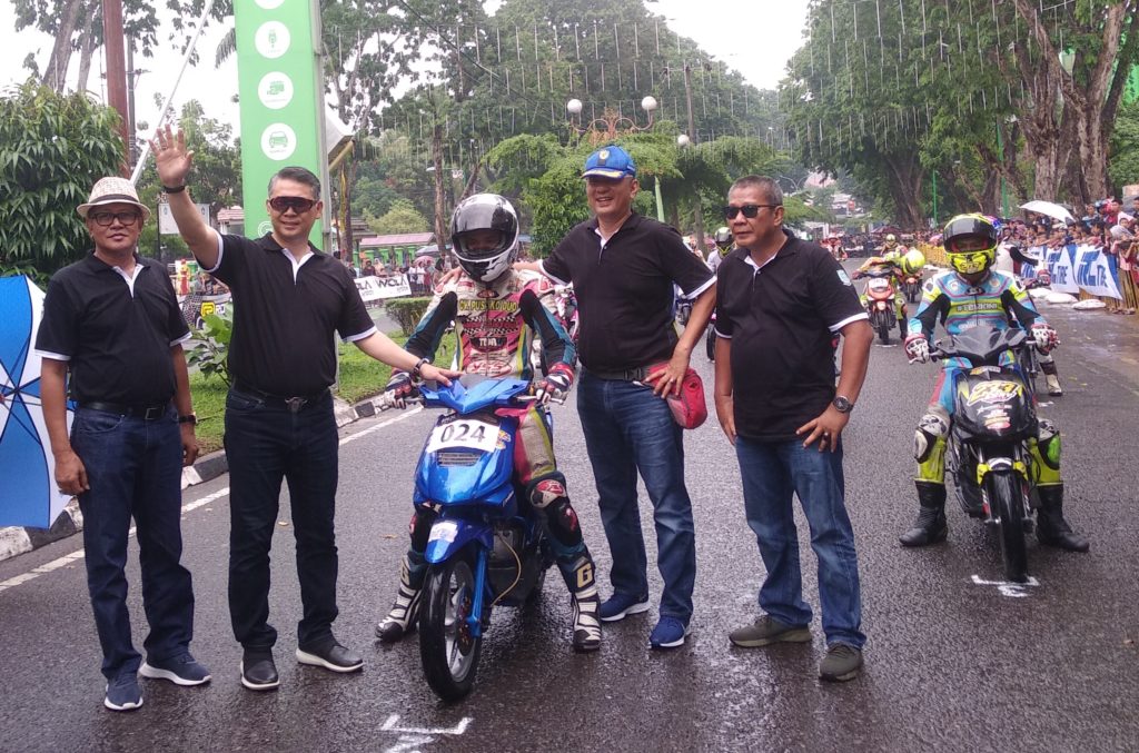 20191123_180426 Walikota Jambi DR H. Syarif fasha ME Resmi Buka Event Road Race Sumatra Cup Prix Walikota Jambi 2019