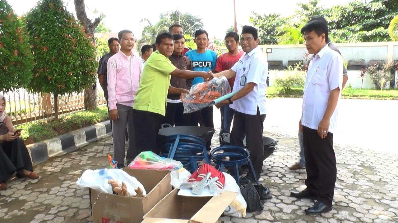Dinas Nakertrans Bungo Salurkan Bantuan untuk Tenaga Kerja Mandiri