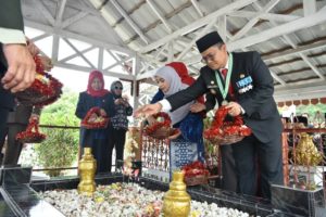 humaskotajambi-20191111-0003 Wawako Maulana Ziarah ke Makam Pahlawan Raden Mattaher