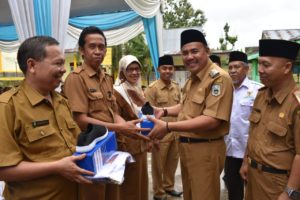 IMG-20191203-WA0030 Wabup Sarolangun Beri Bantuan Bagi Siswa Miskin Berprestasi