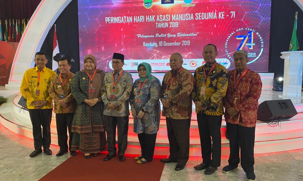 Wabup Bungo Terima Penghargaan Kabupaten Peduli HAM