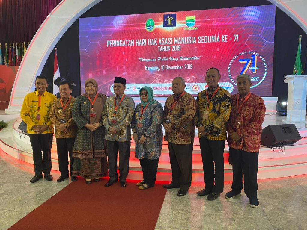 IMG-20191211-WA0002 Wabup Bungo Terima Penghargaan Kabupaten Peduli HAM