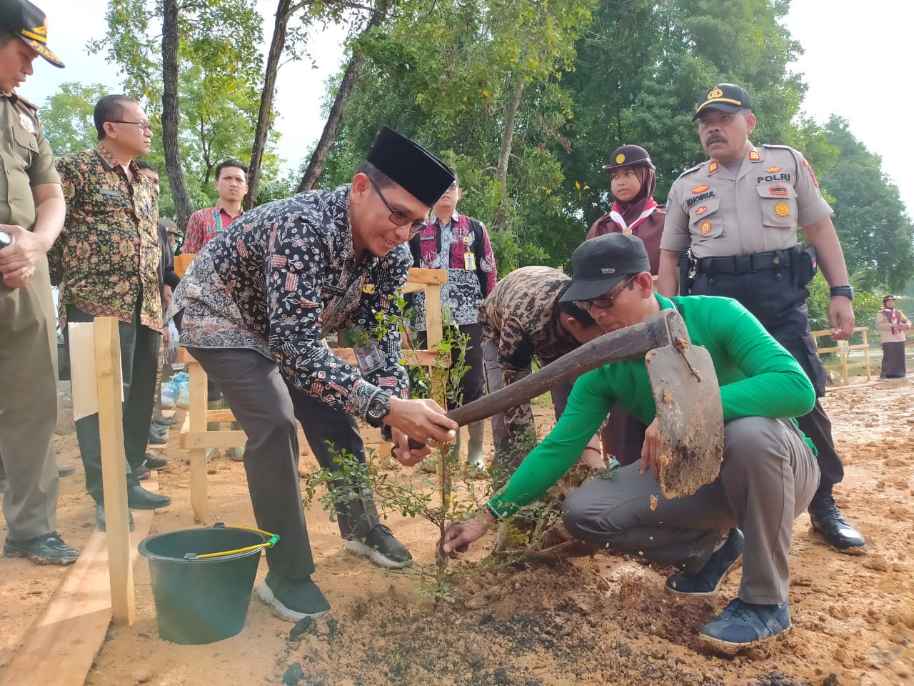 Pemkab Bersama Polres Batanghari Peringati Hari Sejuta Pohon Sedunia