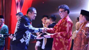 IMG-20200210-WA0006 SAKIP Award 2019, Bupati Terima Penghargaan dari Menpan RB