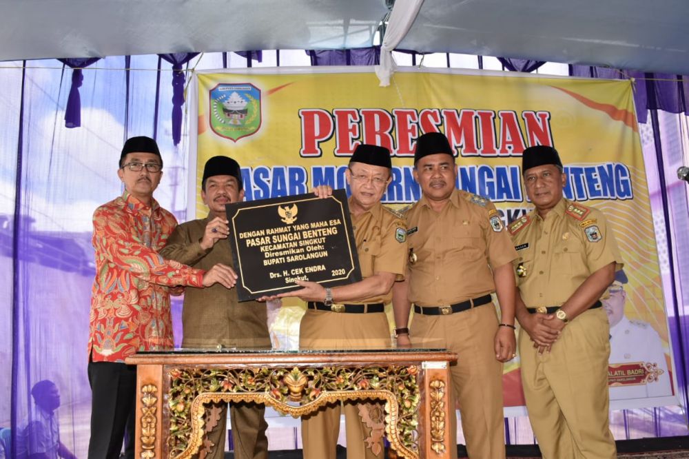 Bupati Sarolangun Cek Endra Meresmikan Pasar Modern Singkut