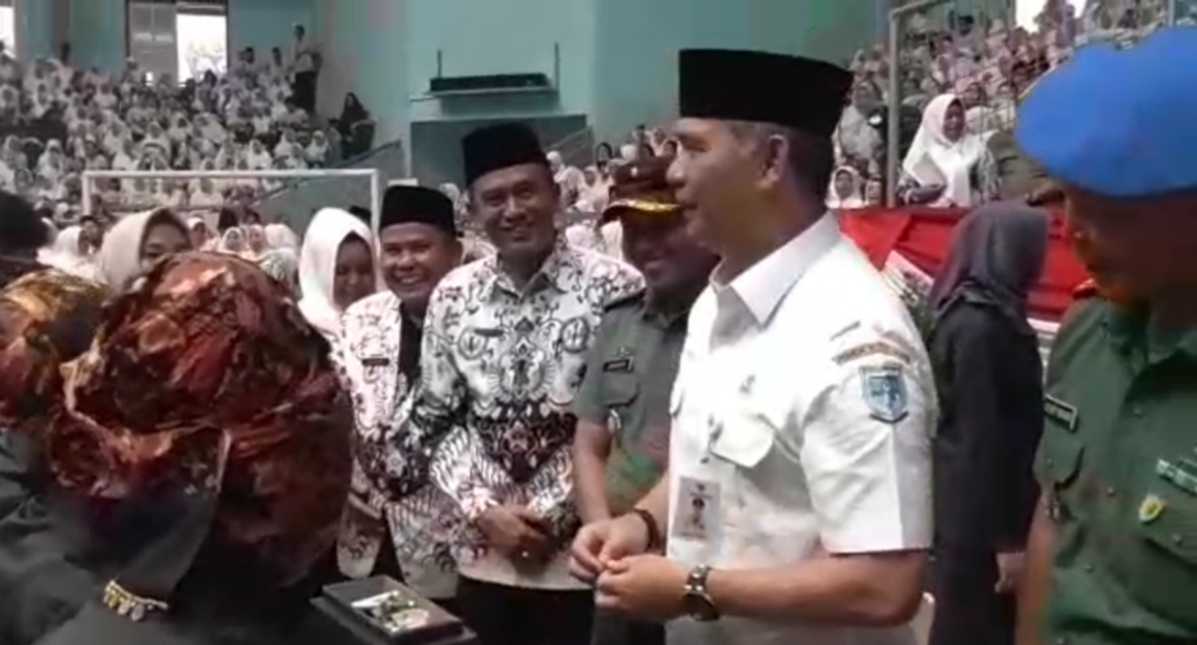 Walikota Jambi Dr.H.Syarif Fasha,ME, Lantik Kepengurusan PGRI