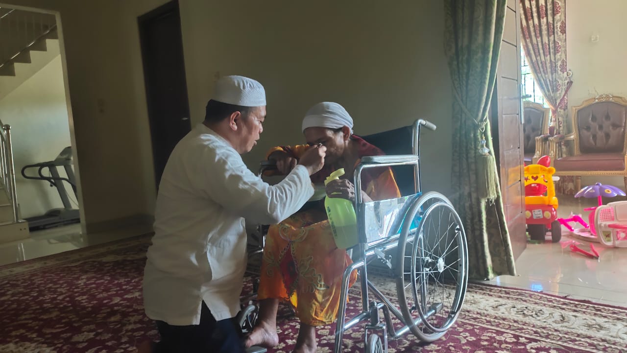 Mengintip Sosok Al Haris Bupati Yang Selalu Berbhakti Untuk Orang Tuanya