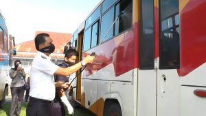 Dishub Kabupaten Bungo Semprotkan Disinfektan di Tempat Fasilitas Umum