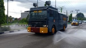 Polres Bungo Lakukan Penyemprotan Disinfektan