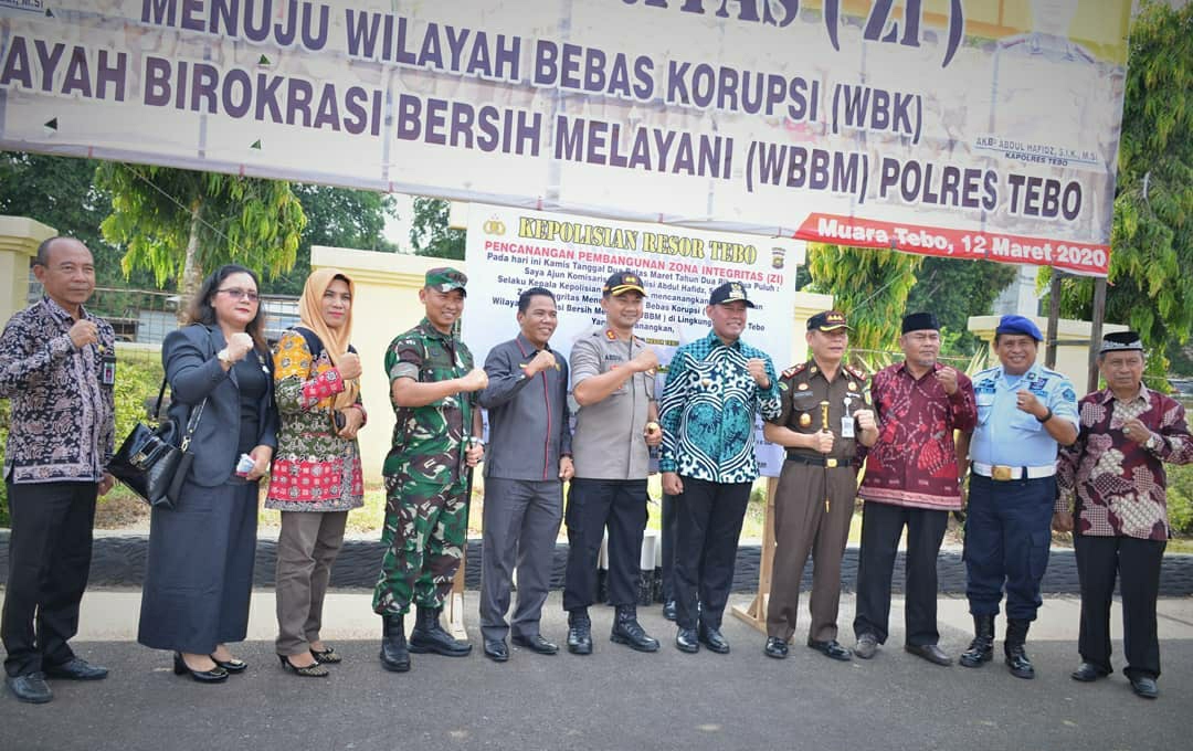 Bupati Tebo Sukandar Menghadiri Pencanangan Dan Penandatanganan Fakta Integritas Pembangunan Zona Integritas