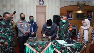 92752783_543004123297982_4163573105270194176_n Bupati H Mashuri Lakukan Penandatanganan Prasasti TMMD ke-107