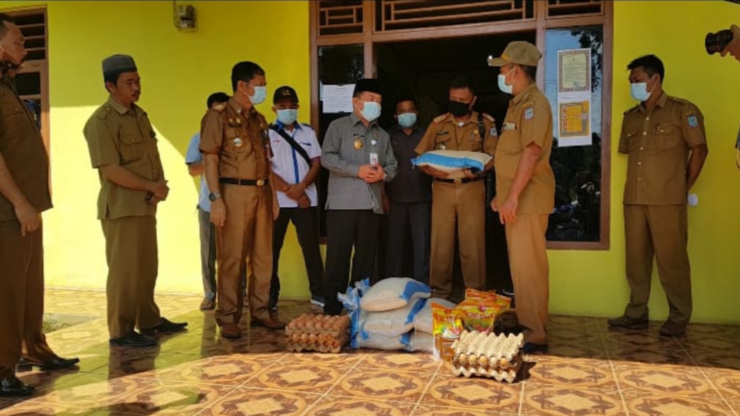 Bupati Merangin Serahkan Bantuan Untuk Warga ODP