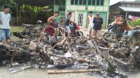 Bentrok Antar Dusun, Rumah dan Motor Dibakar