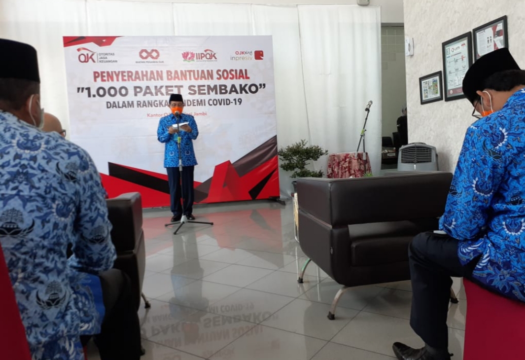 Gubernur Jambi Salurkan 1000 Paket Sembako Dari OJK