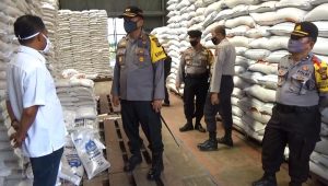 BERAS 1 Kapolres Bungo Pimpin Apel Persiapan Pembagian 10 Ton Beras dari Kapolri Kepada Masyarakat