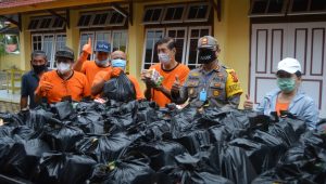 IMG-20200506-WA0004 Polres Bungo Bagikan Sembako Kepada Masyarakat Yang Kurang Mampu
