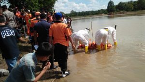 5 Polisi Cari Tahu Identitas Mayat Mr X yang Ditemukan di Sungai Batang Tebo