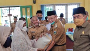 IMG-20200617-WA0011 Pemkab Sarolangun Salurkan Bantuan Beras Jaringan Pengamanan Sosial (JPS) Tahap II