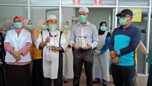 pelepasan pasien covid-19 Direktur RSUD H Hanafie, Edi Mustafa Lepas Kepulangan Pasien Sembuh dari Covid-19