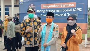 Gubernur Fachrori Umar Didampingi Bupati Sukandar Serahkan JPS Di Rimbo Bujang