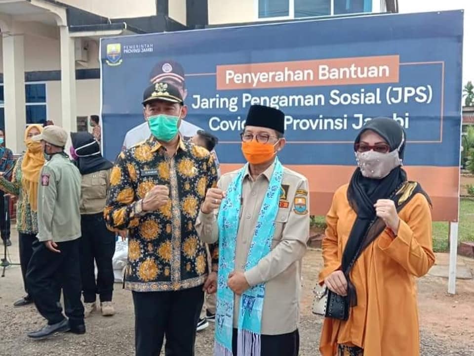Gubernur Fachrori Umar Didampingi Bupati Sukandar Serahkan JPS Di Rimbo Bujang