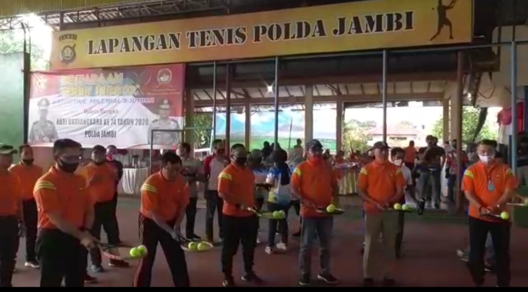 Bupati Tebo Dr.H.Sukandar Hadiri Tournament Tenis Lapangan HUT Bhayangkara Ke-74 di Mapolda Jambi