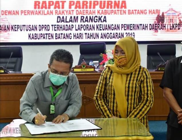 Bupati Syahirsah Hadiri Rapat Paripurna DPRD Kabupaten Batanghari