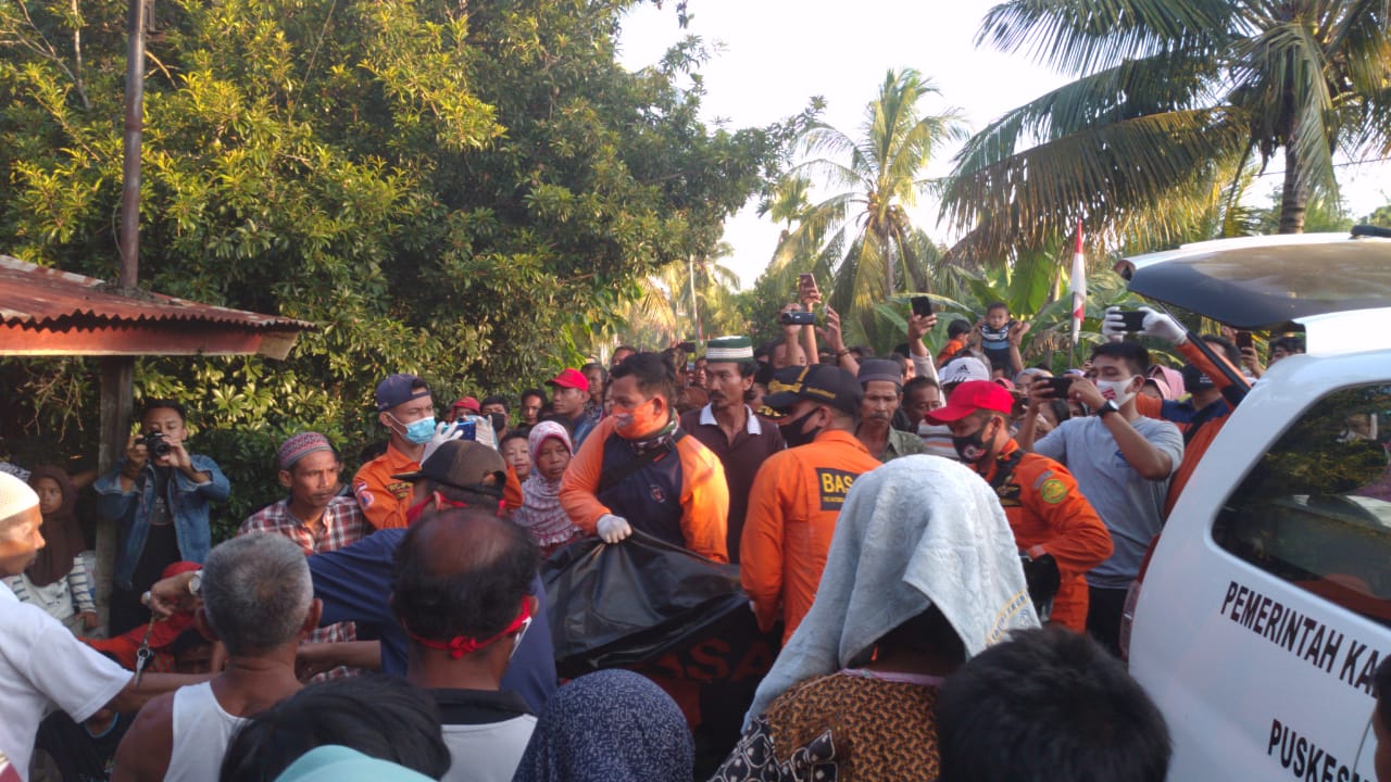Bocah 8 Tahun Yang Hanyut Terseret Arus Sungai Ditemukan Di Desa Sungai Baung