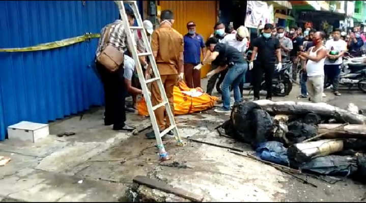 Kebakaran di Ruko Gang Siku, Ditemukan Sosok Mayat Terjebak di Lantai 2 Ruko