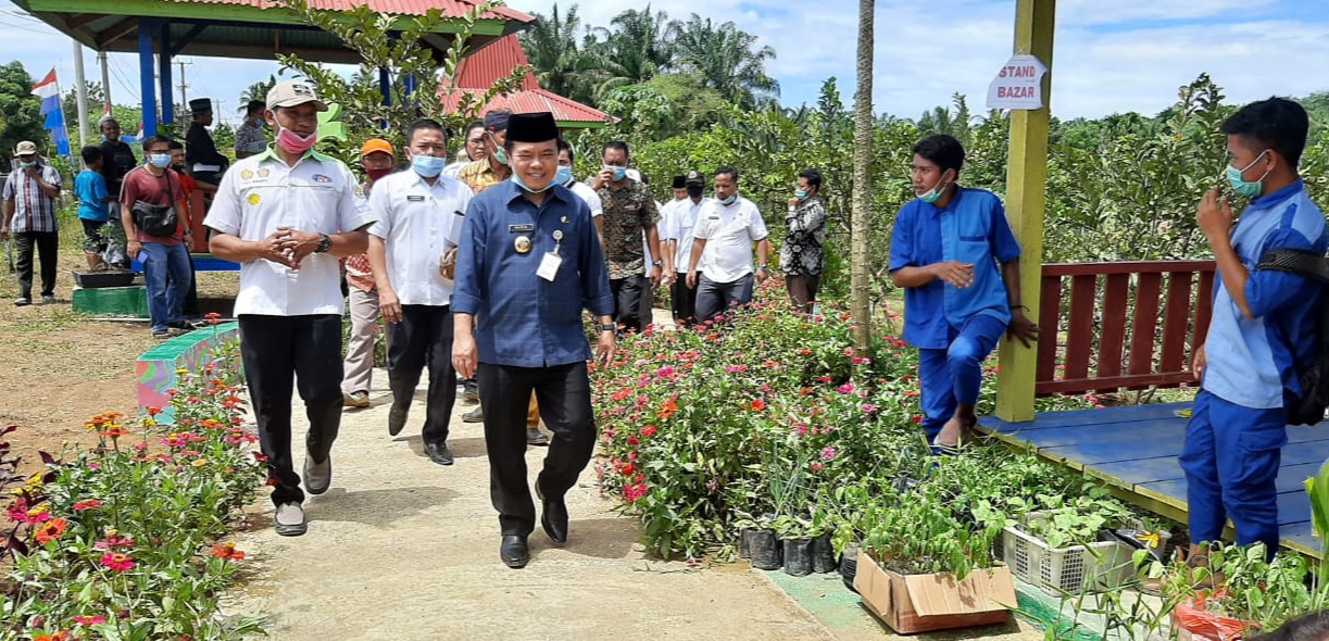 H. Al Haris Resmikan Argo Wisata Buah Mampun Baru