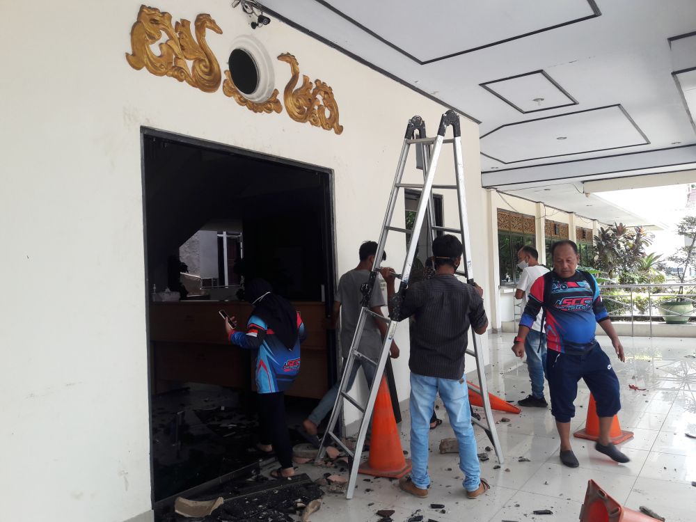 Gedung DPRD Kota Jambi Dirusak
