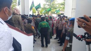 IMG-20201007-WA0034 HMI Pertanyakan Ketidakhadiran Sebagian Besar Anggota DPRD Merangin saat Aksi