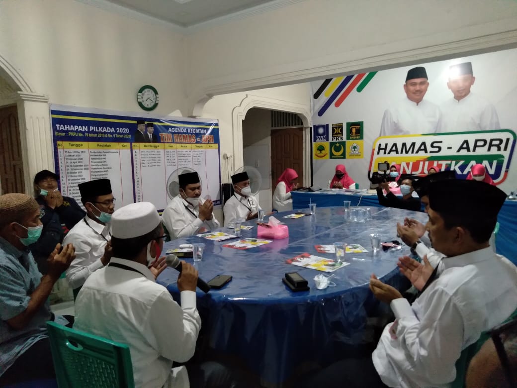 Ditemani Tim Pemenangan, Hamas-Apri Panjatkan Doa Sebelum ke Lokasi Debat