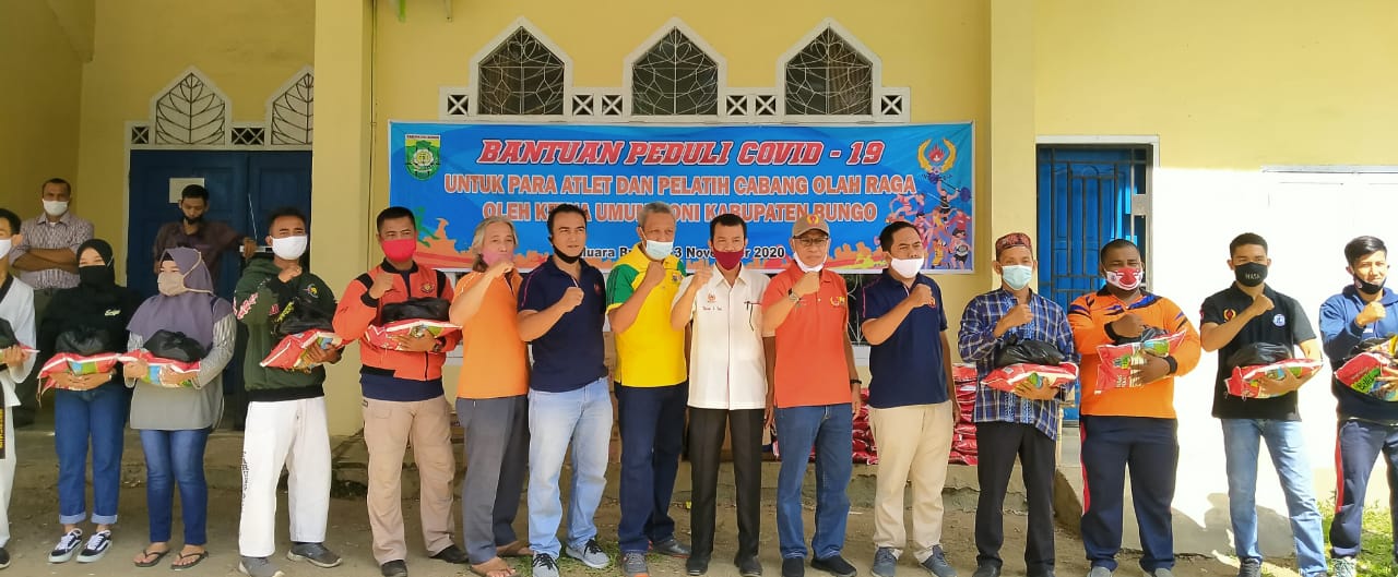 KONI Kabupaten Bungo Salurkan Bantuan Peduli Covid-19 ke 560 Atlet