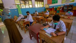 Pemerintah Salurkan Bantuan Subsidi Upah bagi Tenaga Pendidik Non-PNS