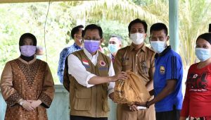 pjs gubernur jambi Pjs.Gubernur Jambi Salurkan Bantuan Alat Kesehatan Penanganan Covid-19